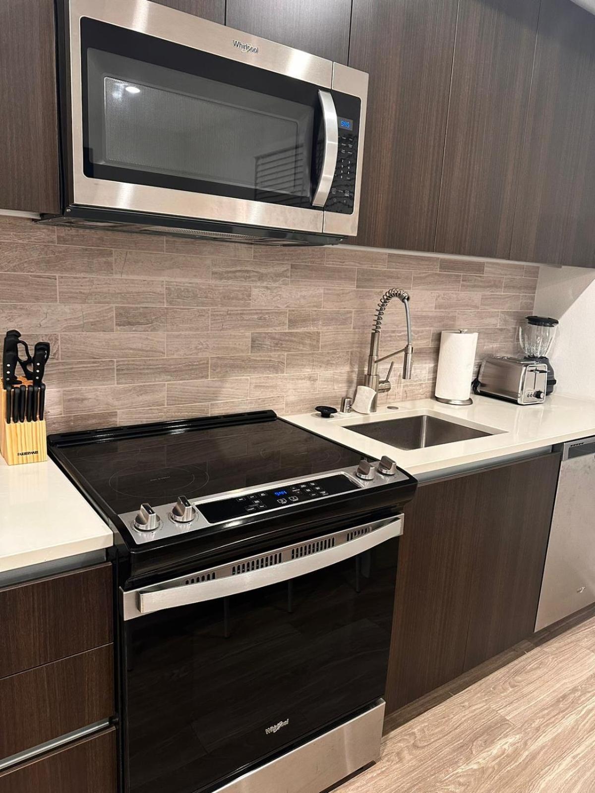 Cozy One Bedroom & Loft Sunset Free Off Site Parking And Wifi Los Angeles Eksteriør billede